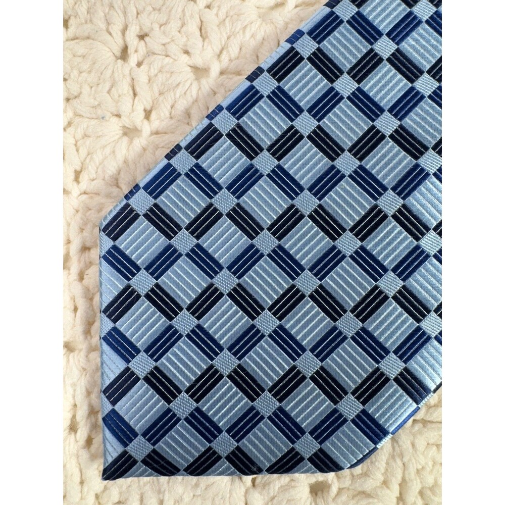 Vintage Versa Men's Silk Tie Blue Geometric Textured 3.75" x 59" EUC